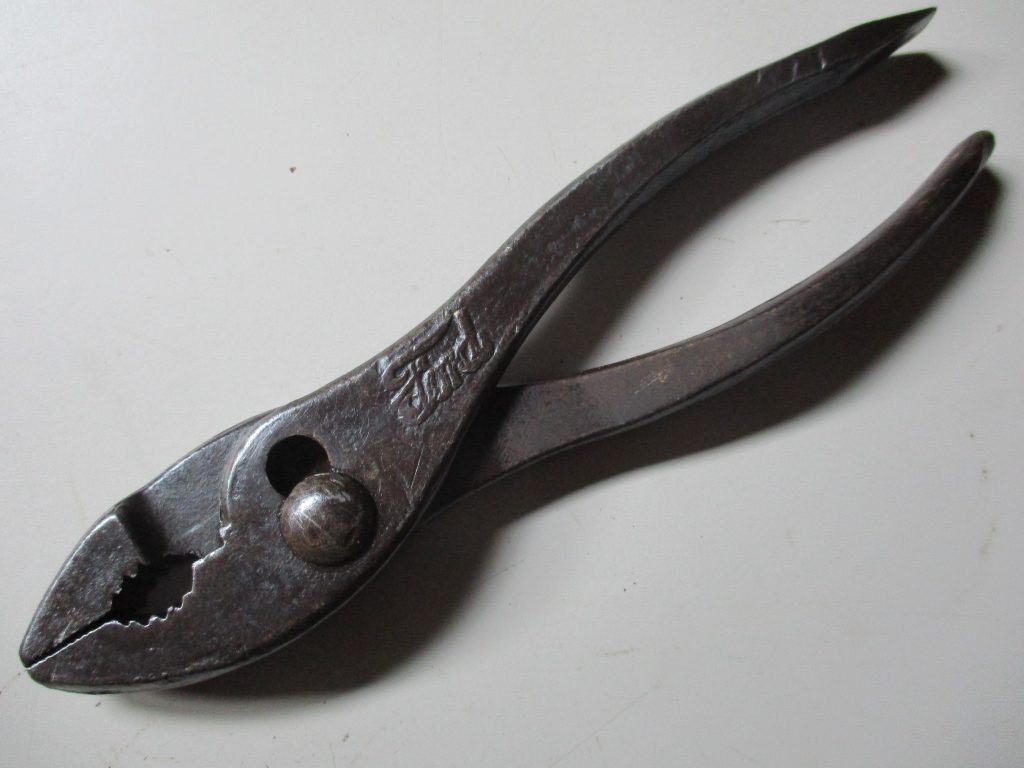 Ford Pair of Pliers Lwdparts